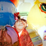 Plastic zakken bewaken het museum