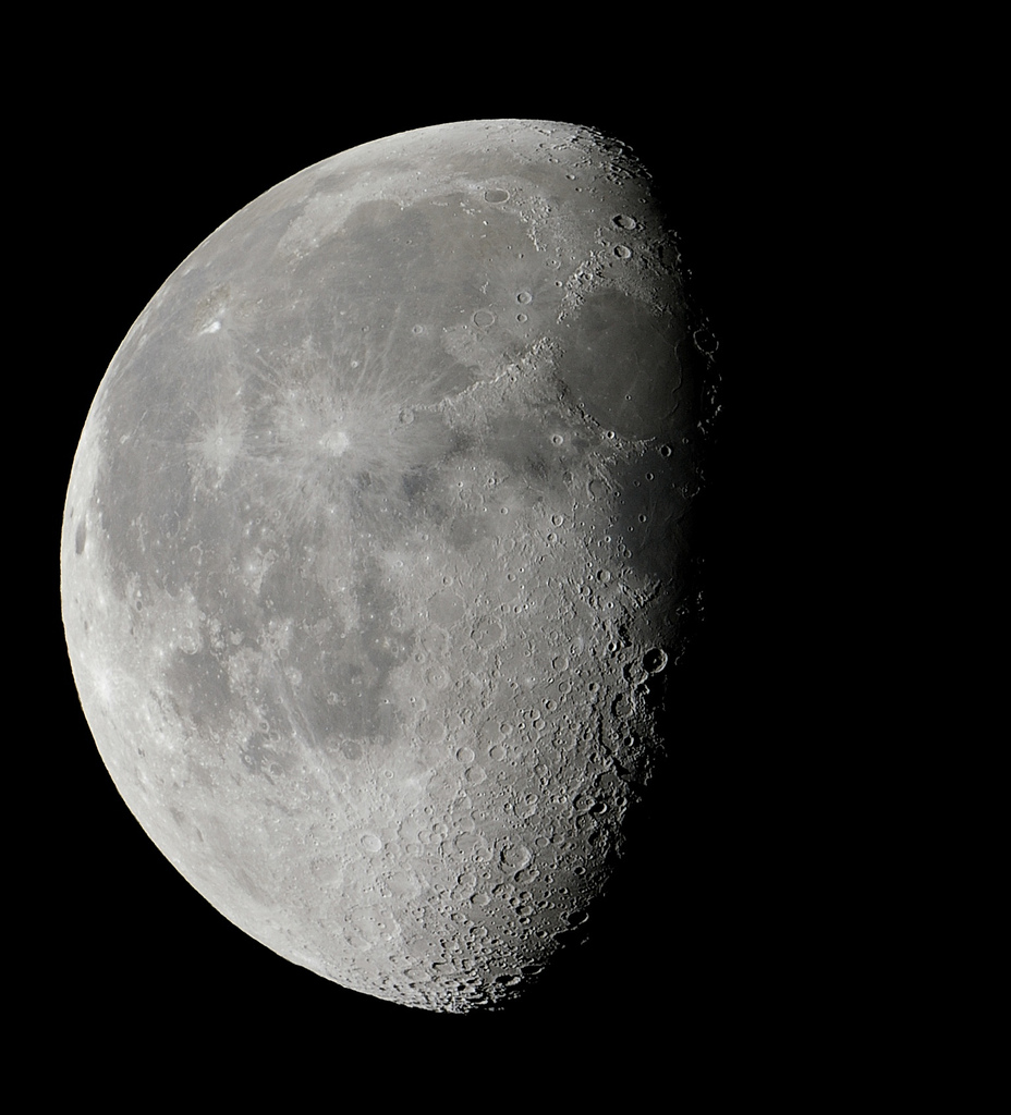 The moon, a source of inspiration (Picture chipdatajeffb, Flickr, CC)
