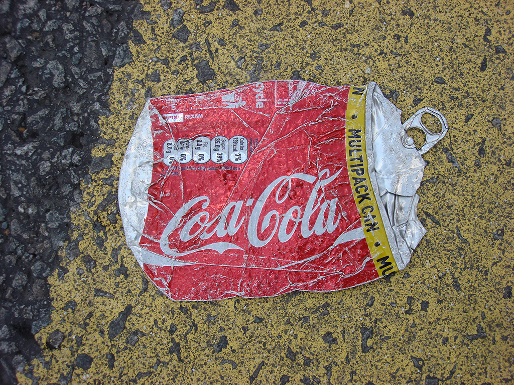 Crushed_Coca_Cola_can_can-wikimedia