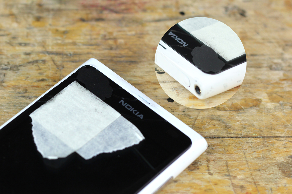 Sugru: "How to fix a cracked phone screen"